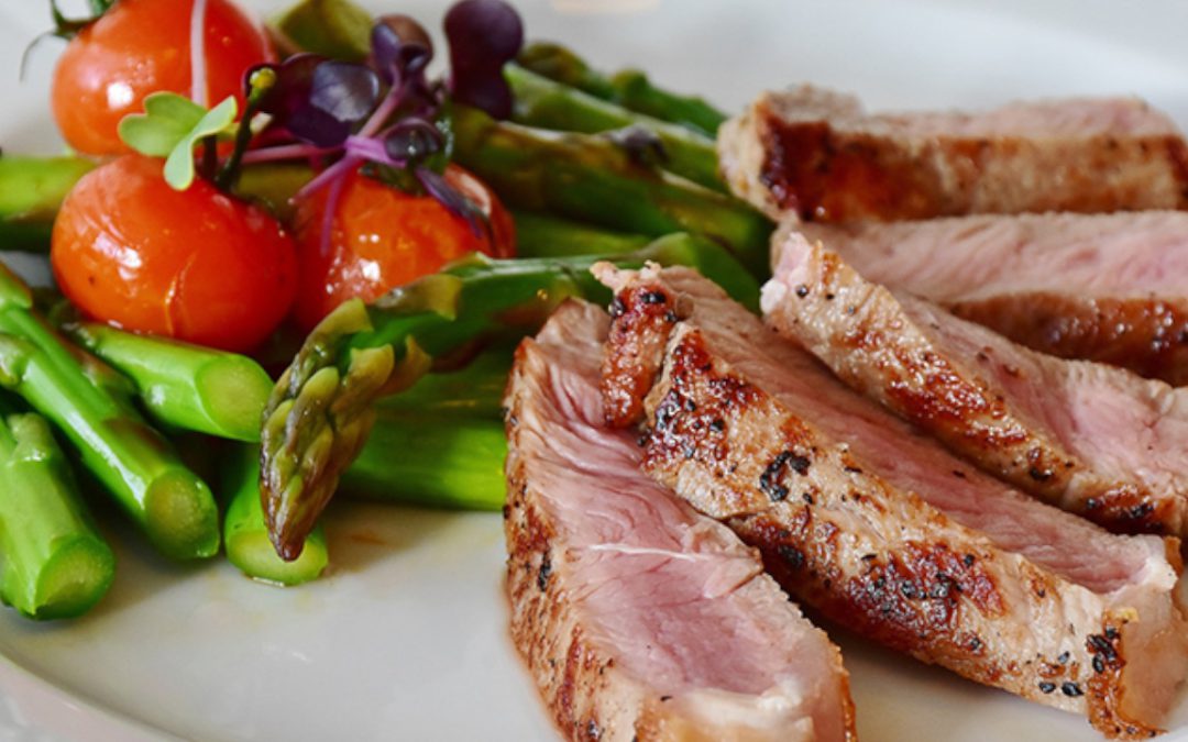 Il cibo scaduto deve sempre essere gettato tra i rifiuti