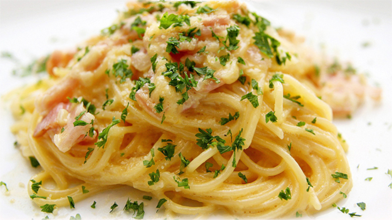 La pasta alla carbonara rende felici e non solo