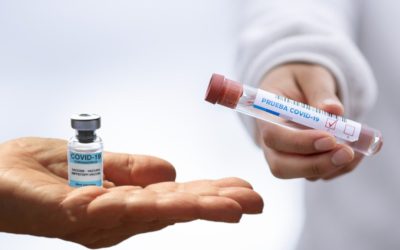 Che cosa accade se si miscelano i vaccini AstraZeneca con Pfizer